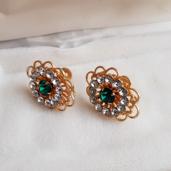 Vintage gold tone screw back earrings - Picture 2 of 10